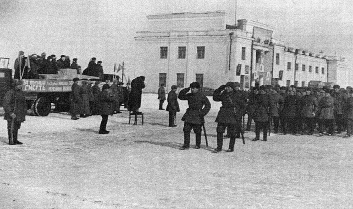 Военный парад на станции Дёма