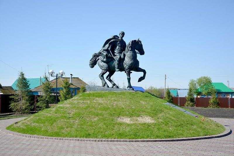 Конный памятник Шаймуратову