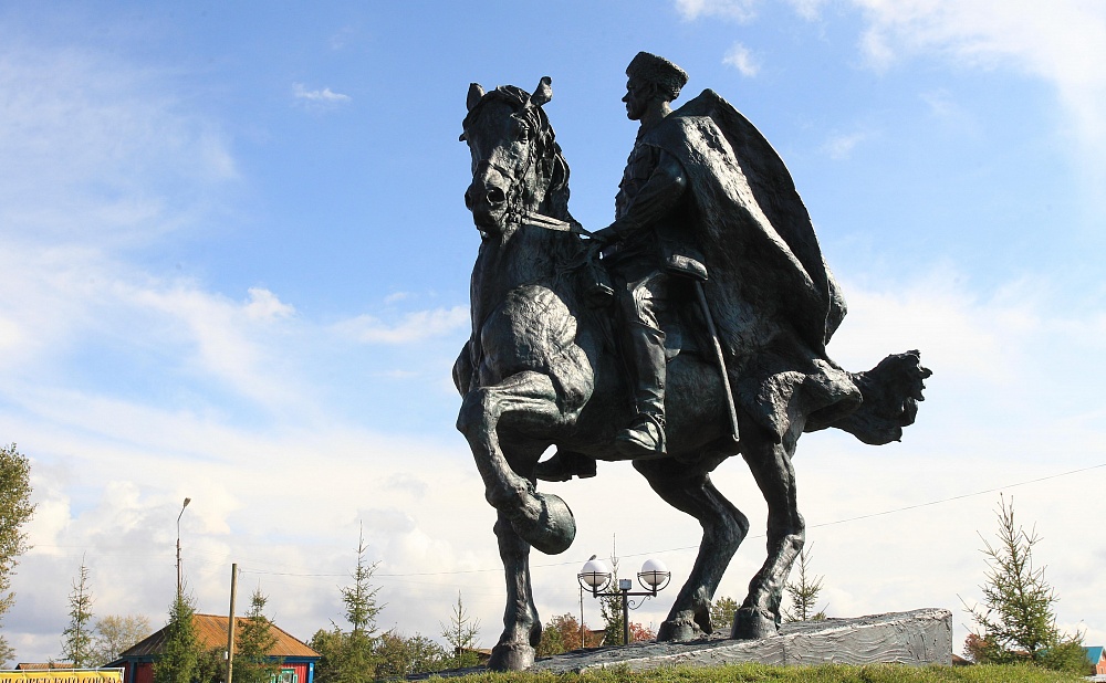  Конный памятник Шаймуратову