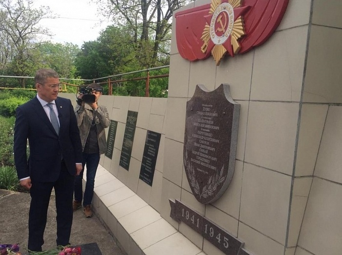 В мае 2019 года Глава Республики Башкортостан Р.Ф.Хабиров посетил воинский мемориал в г.Петровское ЛНР.