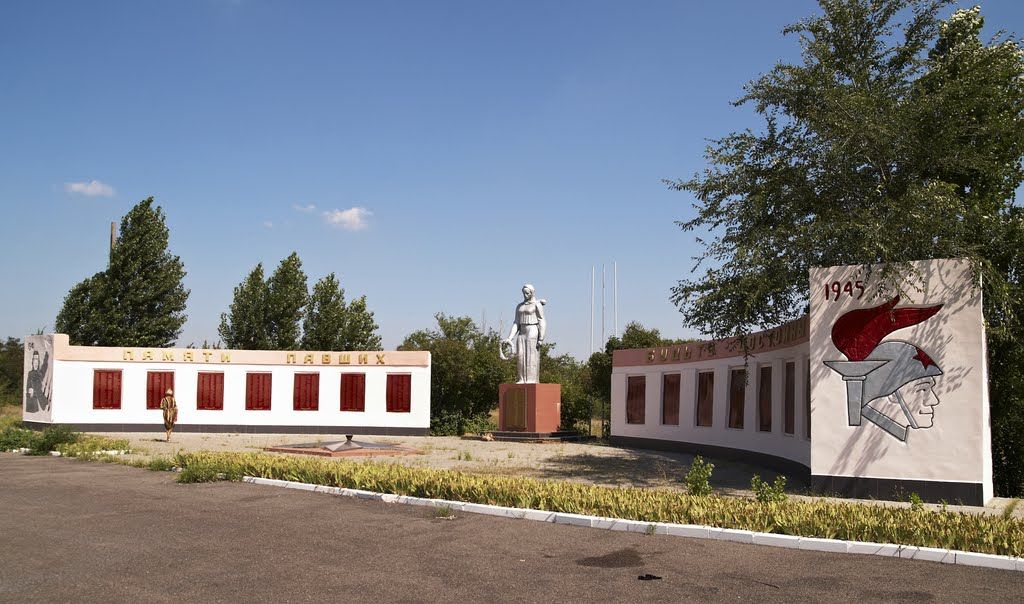 Мемориал павших советских воинов на высоте Бессмертия в г.Белая Калитва Ростовской области