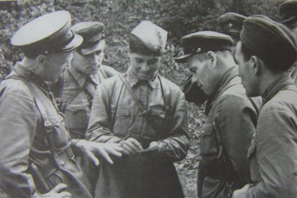 Шаймуратов среди бойцов и командиров дивизии